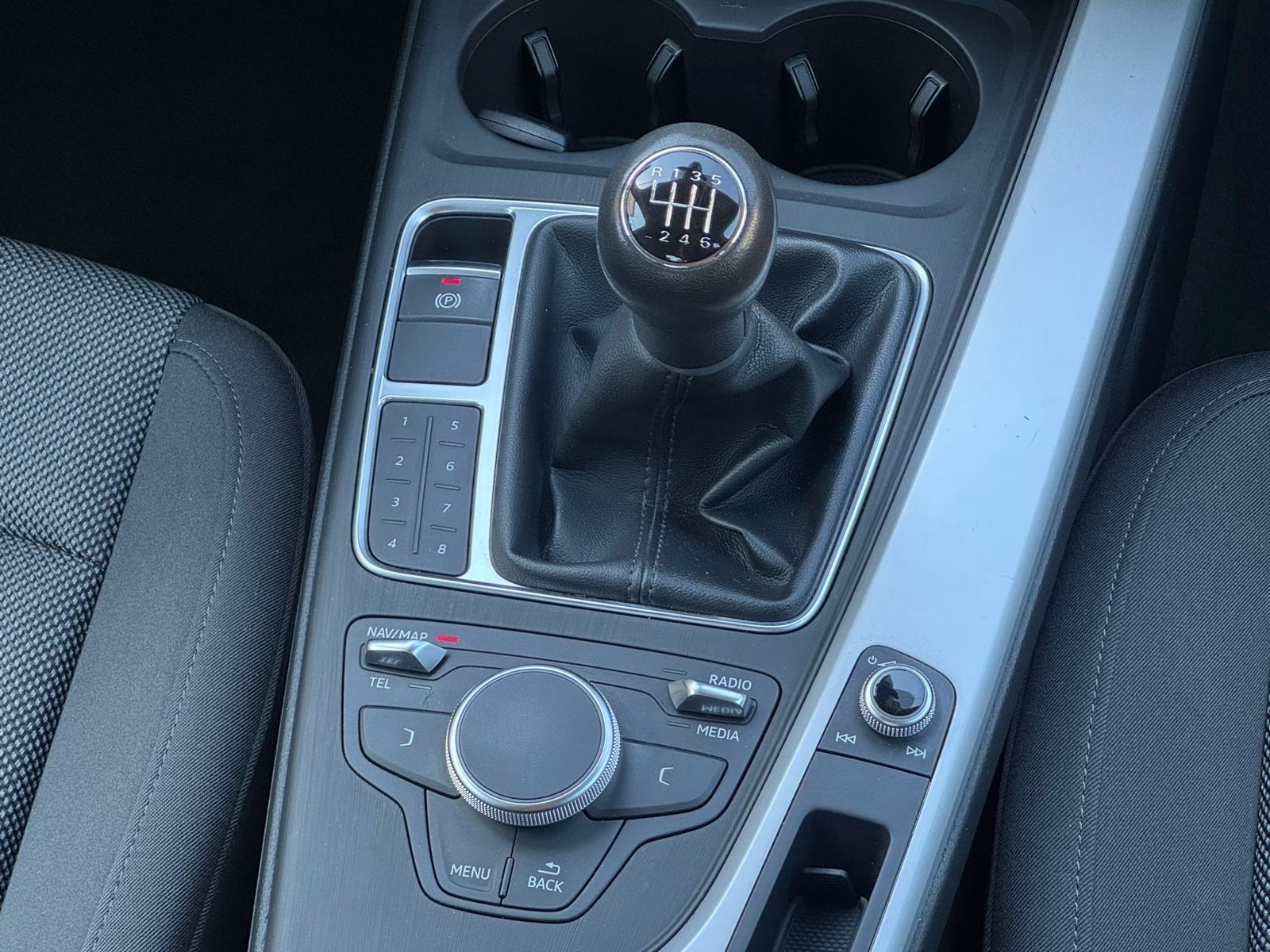 Audi A4 2,0 TDI LIMUZINA / ULTRA / LED / NAVI / ALU / JAMSTVO, fotografija 10