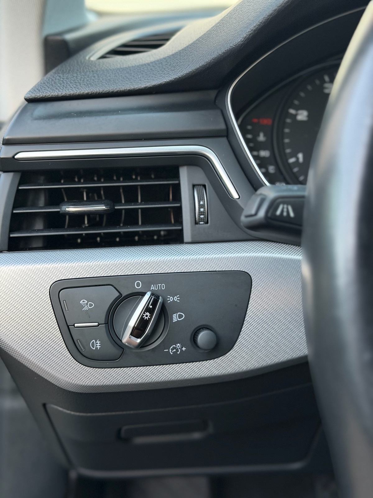 Audi A4 2,0 TDI, S-line, automatik, ACC, fotografija 11