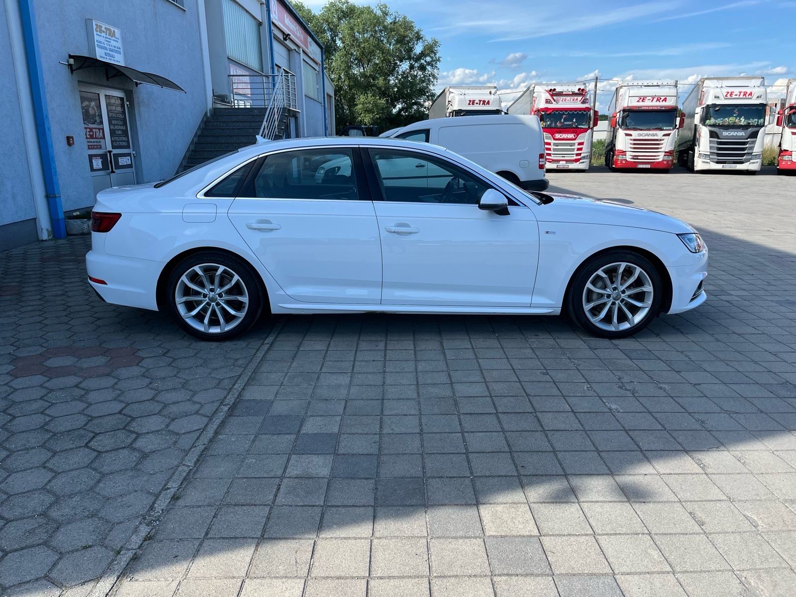 Audi A4 2,0 TDI S line automatik, fotografija 4
