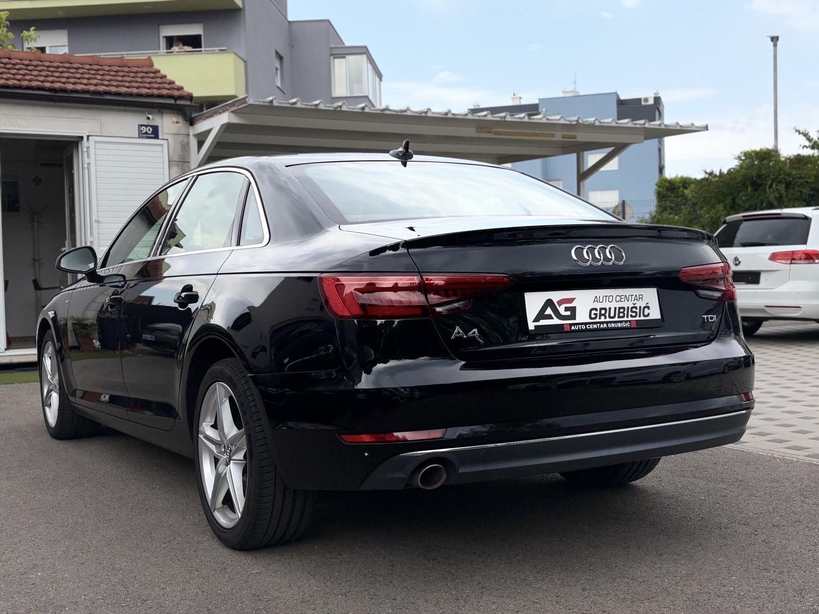 Audi A4 2,0 TDI S LINE *Automatik* *Top oprema* *Servisna* *Jamstvo*, fotografija 12
