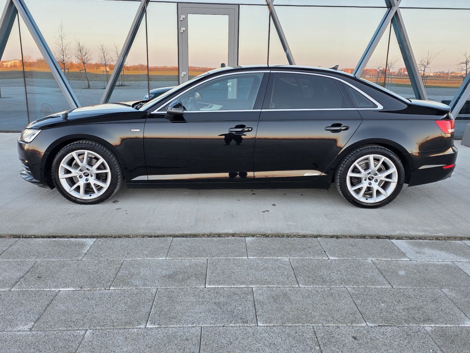 Audi A4 2,0 TDI S LINE,S TRONIK,ALU 18,NAVI,XENON, fotografija 3