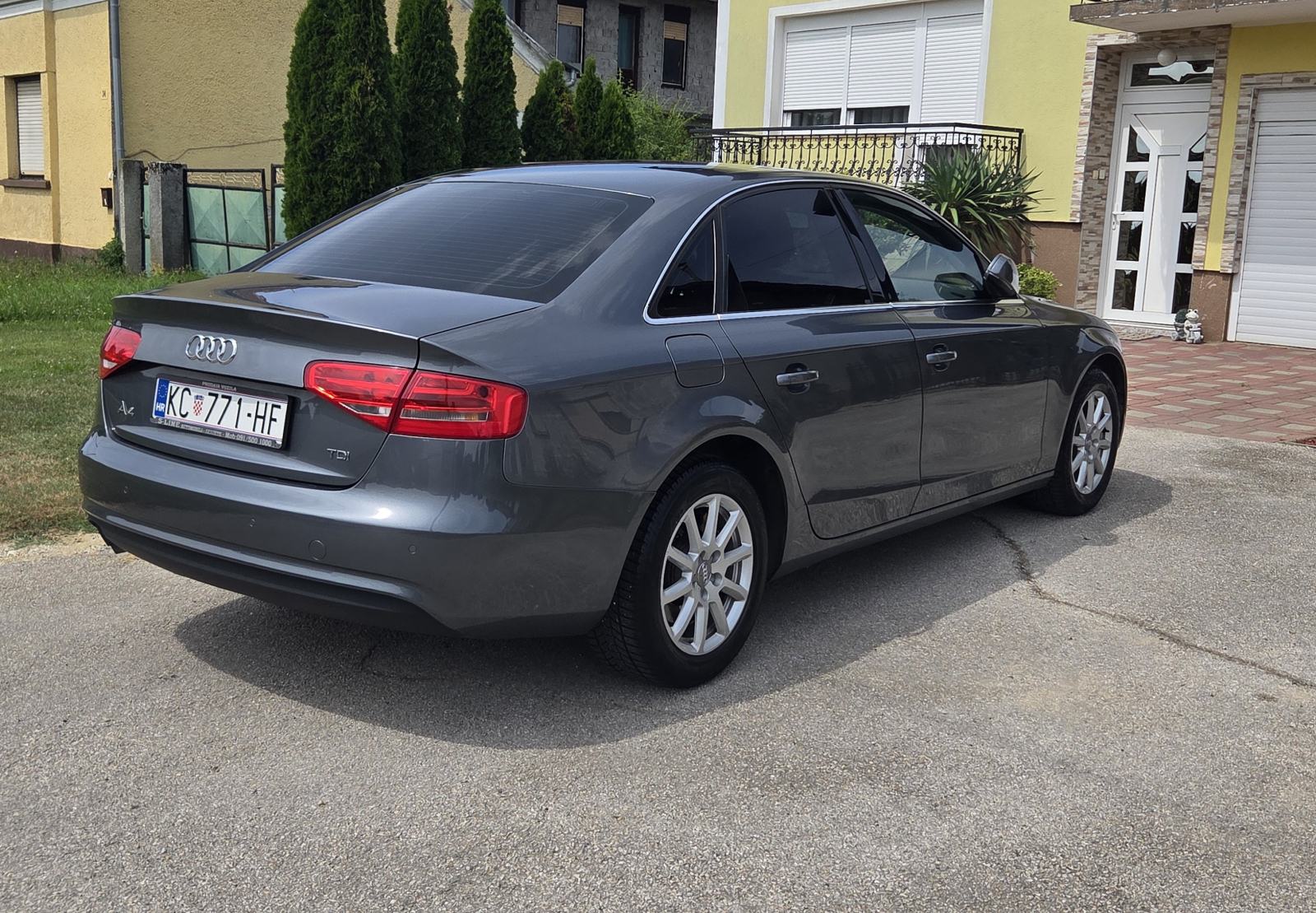 Audi A4 2,0 TDI 179tkm, REG GODINU DANA U ODLIČNOM STANJU, fotografija 4