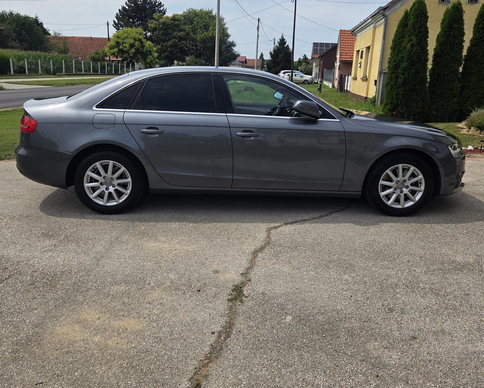 Audi A4 2,0 TDI 179tkm, REG GODINU DANA U ODLIČNOM STANJU, fotografija 5