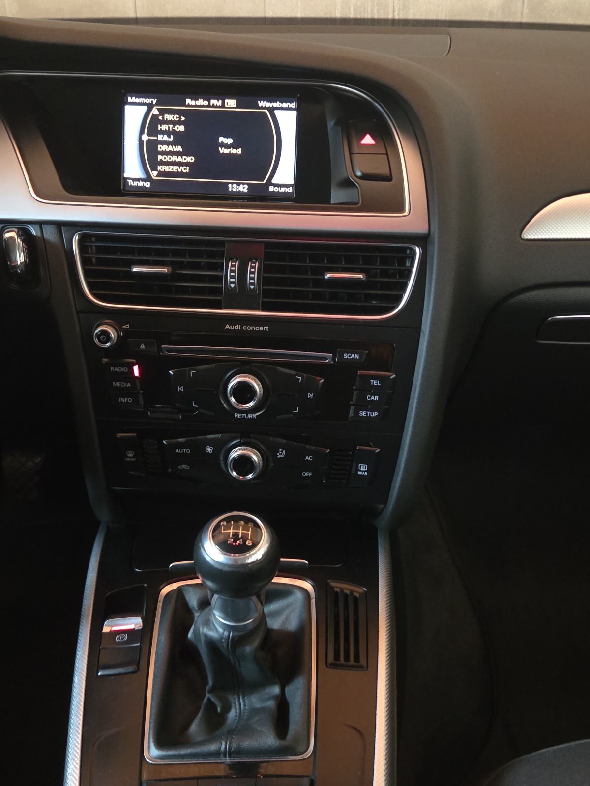 Audi A4 2,0 TDI 179tkm, REG GODINU DANA U ODLIČNOM STANJU, fotografija 9