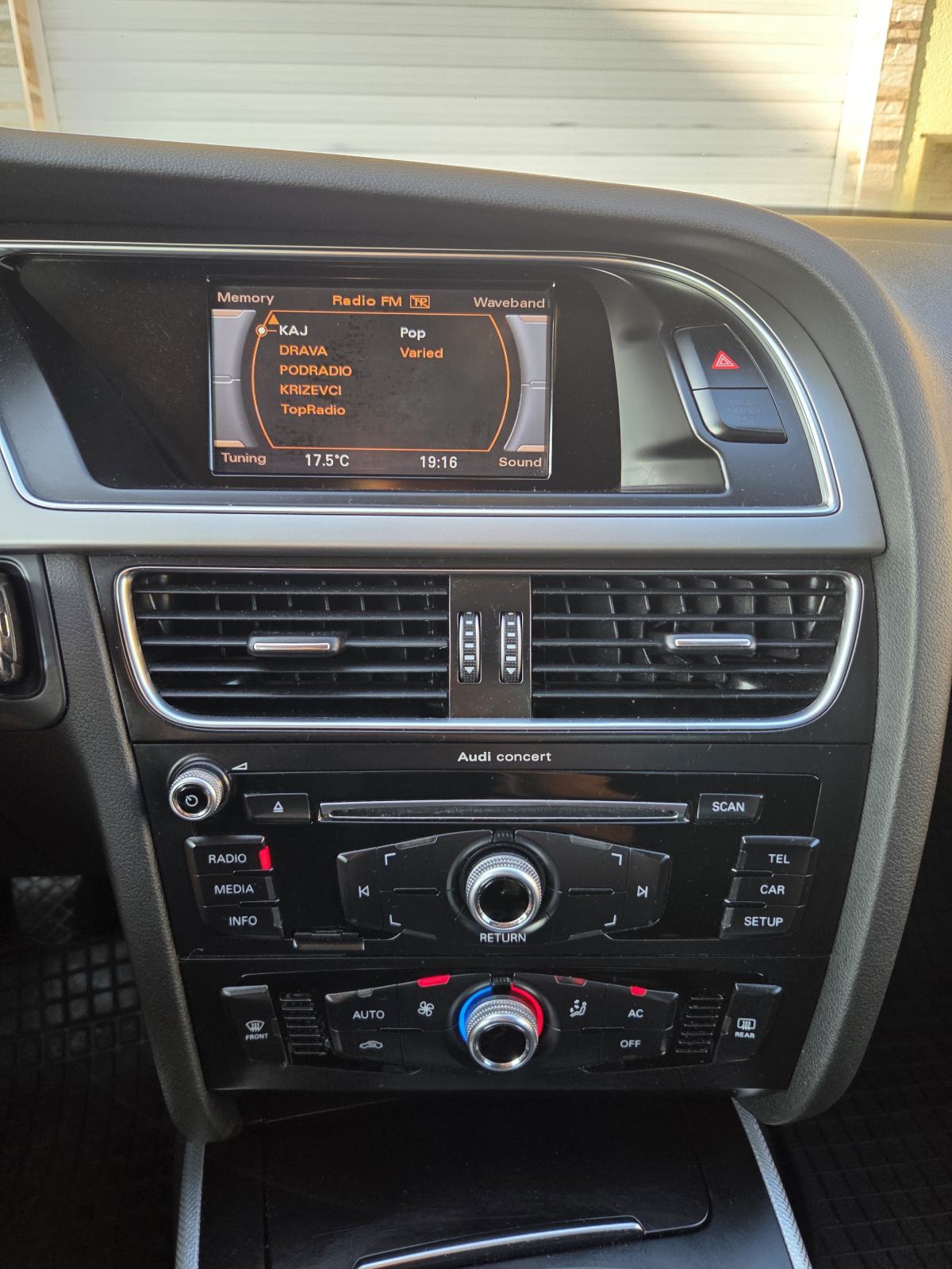 Audi A4 2,0 TDI 179tkm, REG GODINU DANA U ODLIČNOM STANJU, fotografija 11