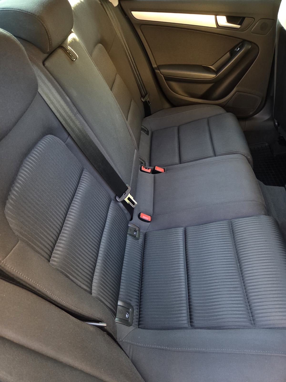 Audi A4 2,0 TDI 179tkm, REG GODINU DANA U ODLIČNOM STANJU, fotografija 15