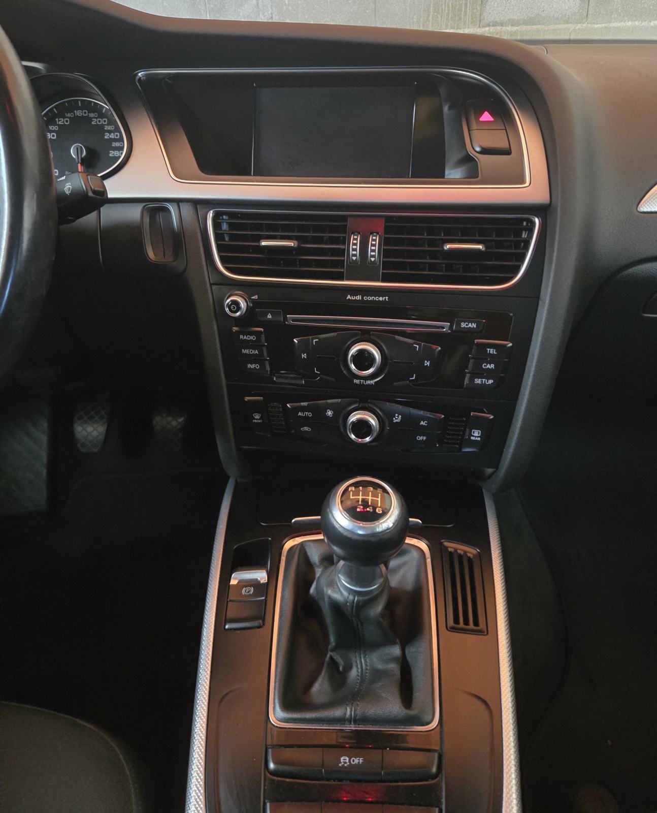 Audi A4 2,0 TDI 179tkm, REG GODINU DANA U ODLIČNOM STANJU, fotografija 10