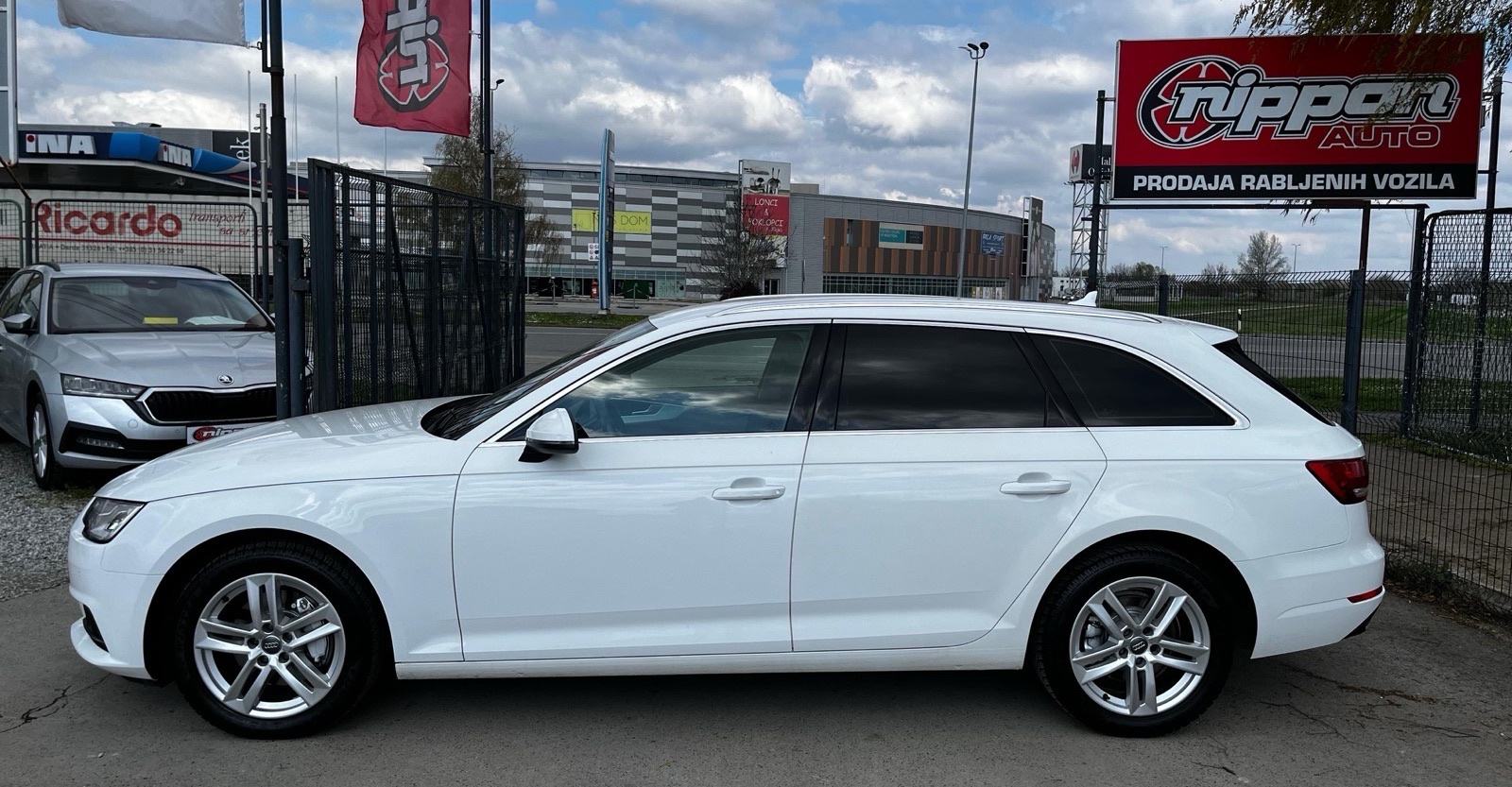 Audi A4 Avant 2,0 TDI S-Tronic REG:12/2026 - NAVI - LEASING RATA 460 €, fotografija 3