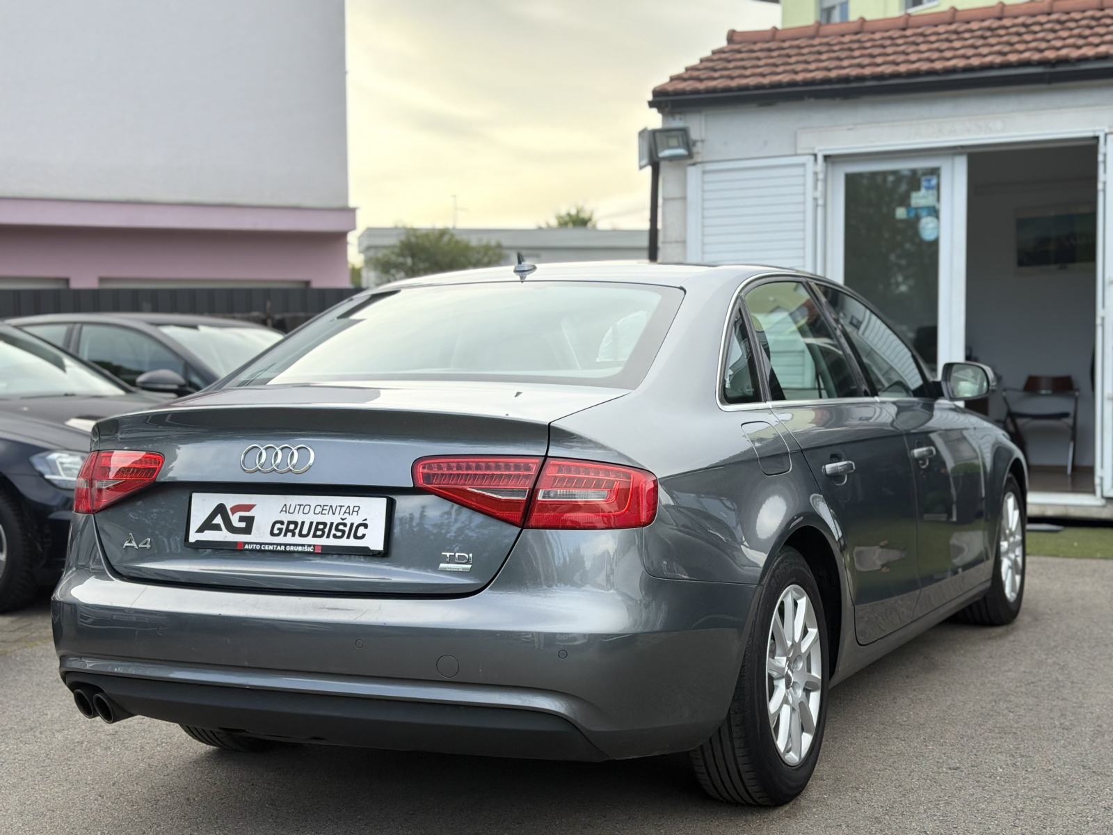 Audi A4 2,0 TDI *Bi-Xenon* *Sport oprema* *Top stanje* *Jamstvo*, fotografija 9