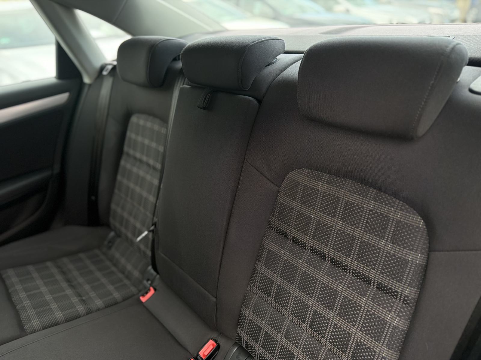 Audi A4 2,0 TDI *Bi-Xenon* *Sport oprema* *Top stanje* *Jamstvo*, fotografija 15