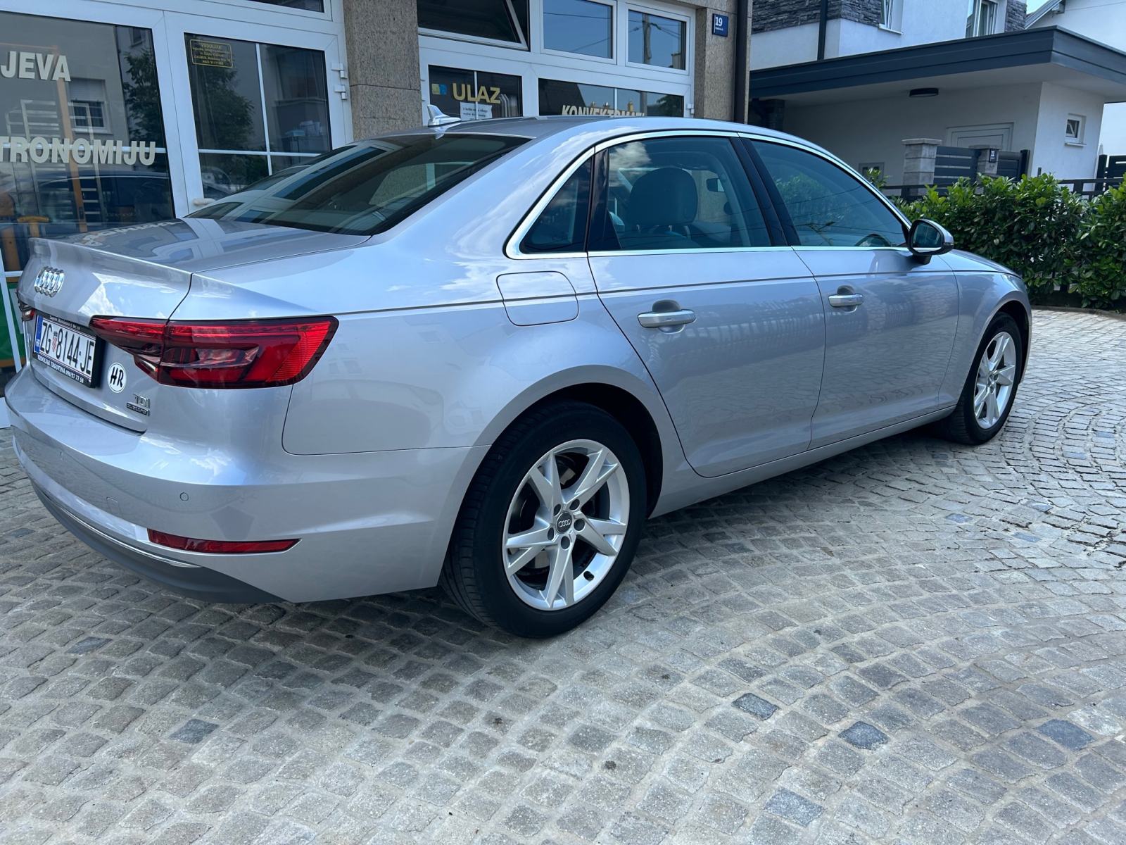 Audi A4 2,0 TDI Sport aut Quattro, top stanje, matrix, servisi,gume 2x, fotografija 6