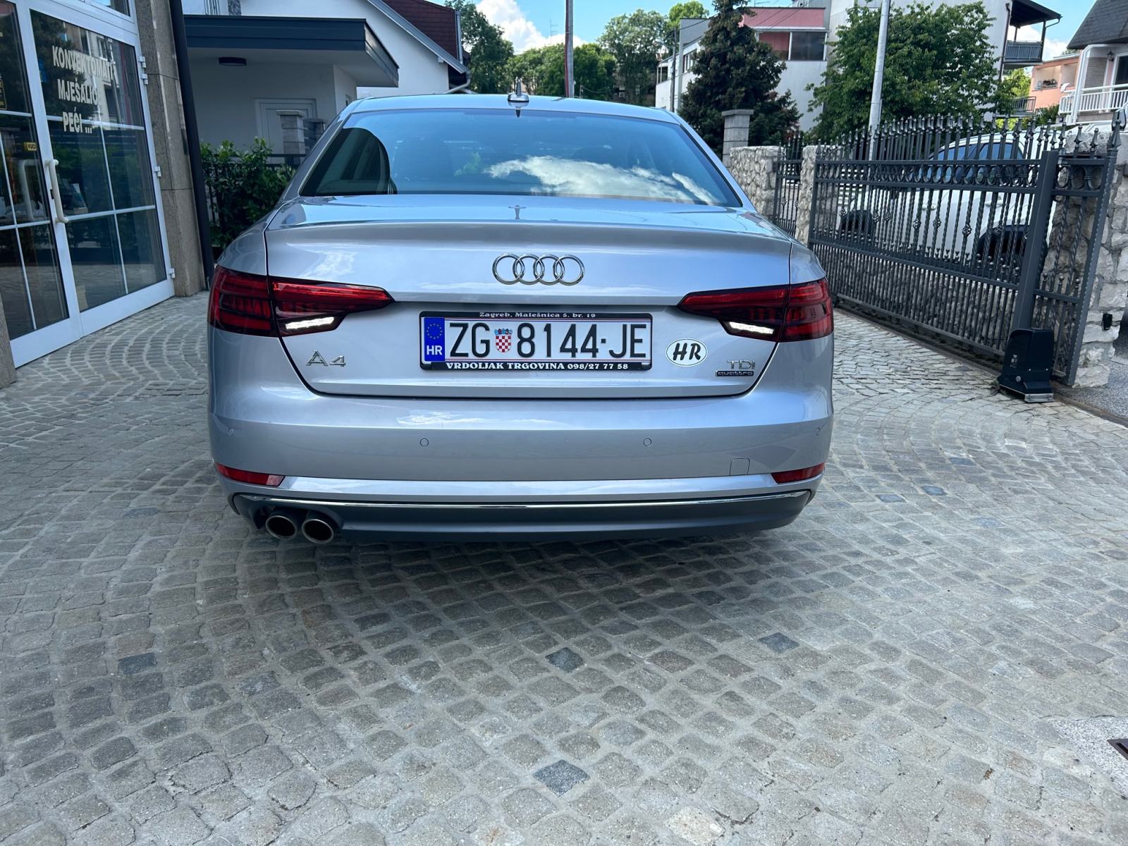 Audi A4 2,0 TDI Sport aut Quattro, top stanje, matrix, servisi,gume 2x, fotografija 5