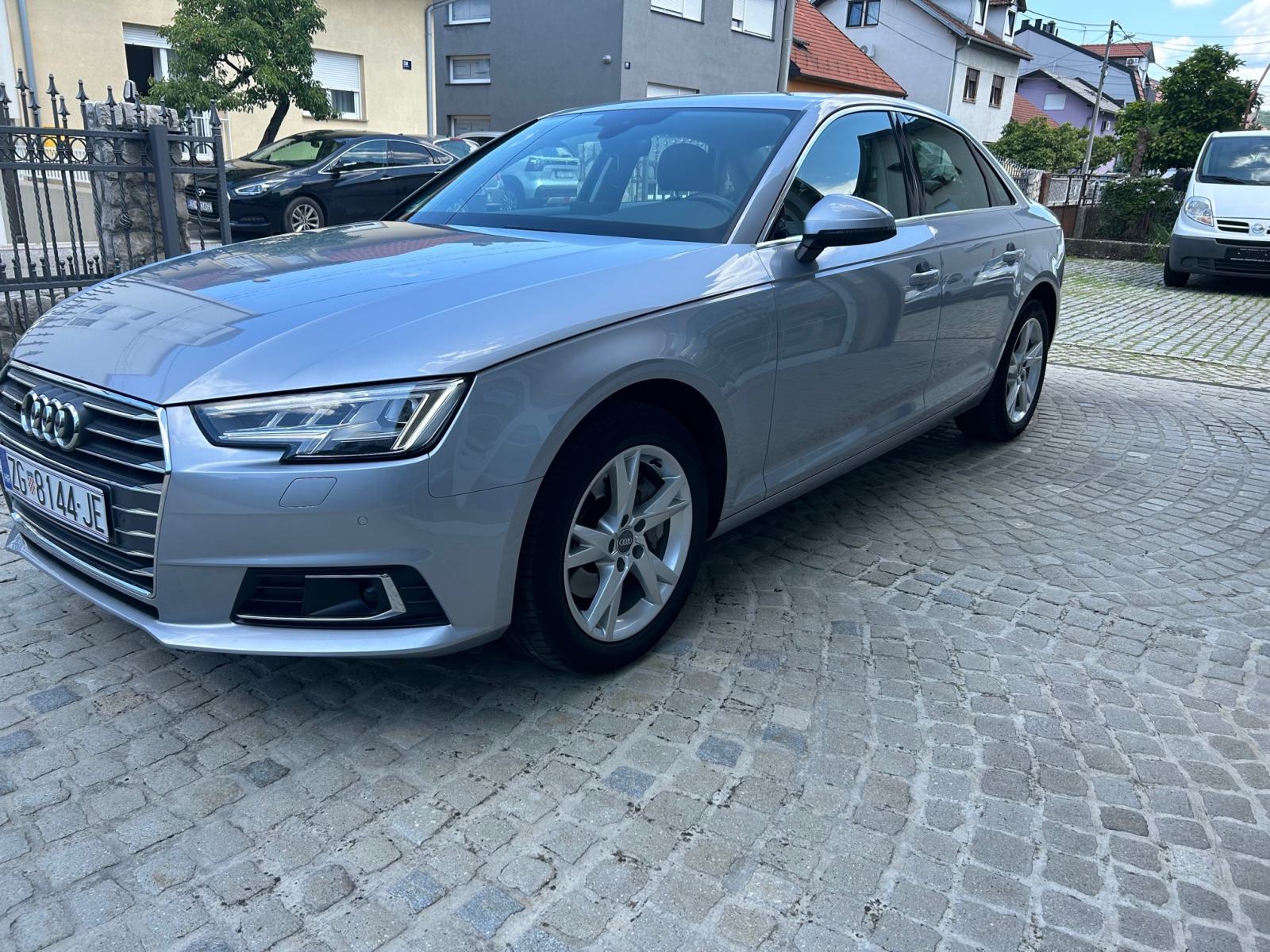 Audi A4 2,0 TDI Sport aut Quattro, top stanje, matrix, servisi,gume 2x, fotografija 3