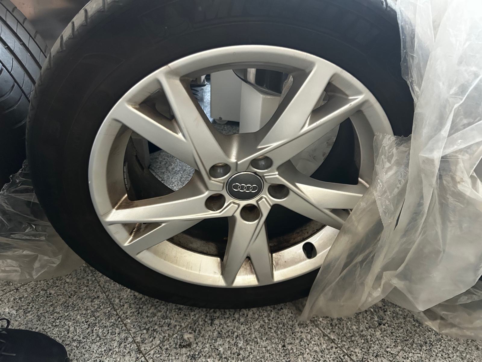 Audi A4 2,0 TDI Sport aut Quattro, top stanje, matrix, servisi,gume 2x, fotografija 15