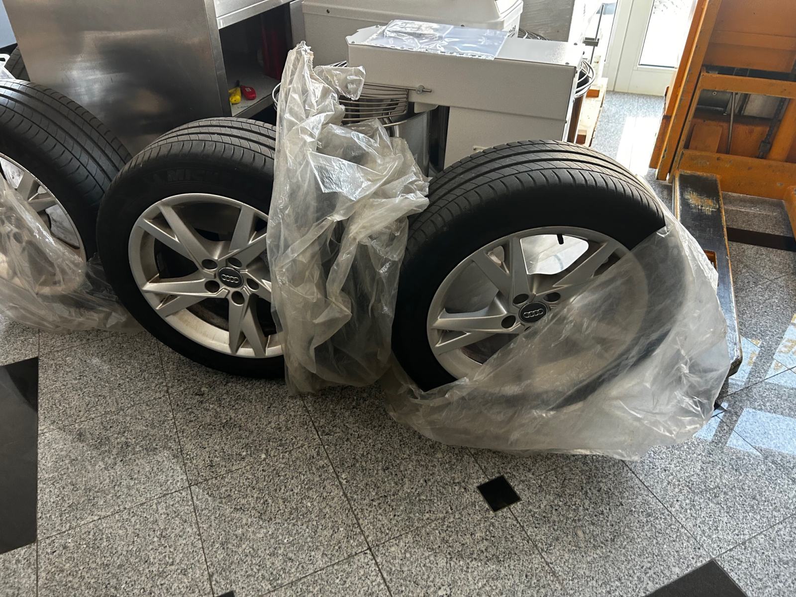 Audi A4 2,0 TDI Sport aut Quattro, top stanje, matrix, servisi,gume 2x, fotografija 16