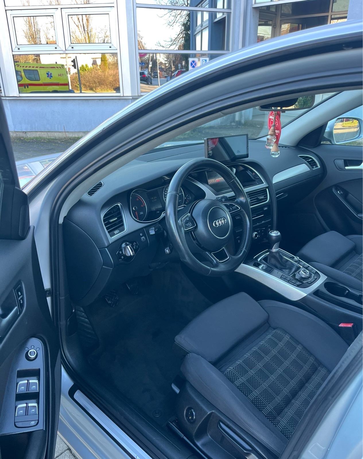 Audi A4 2,0 TDI Sport 150ks ATRAKTIVAN!!! zamjena…, fotografija 12