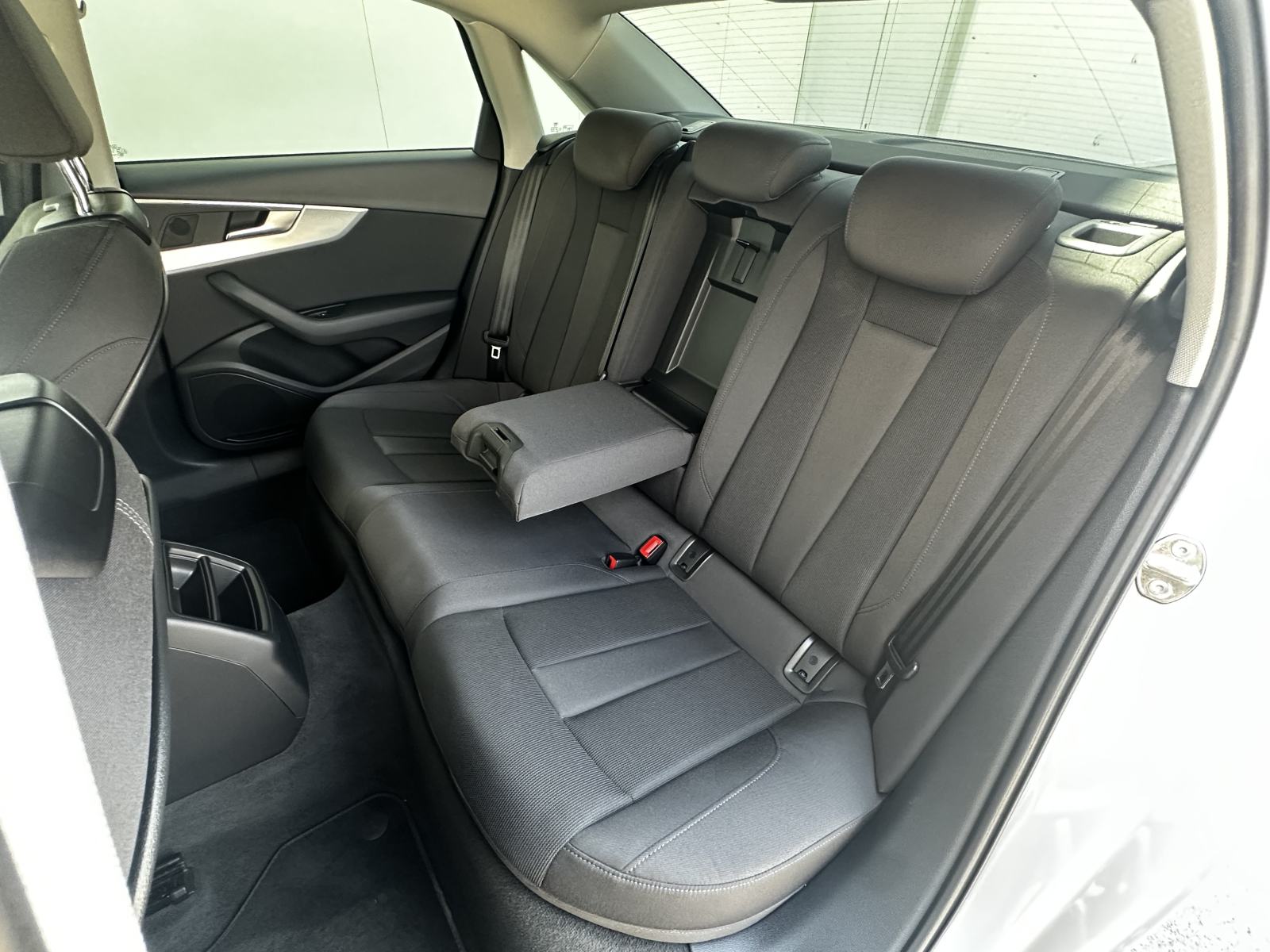 Audi A4 2,0 TDI SPORT S TRONIC/F1/LED/NAVI/TEMPOMAT/SENZORI, fotografija 10