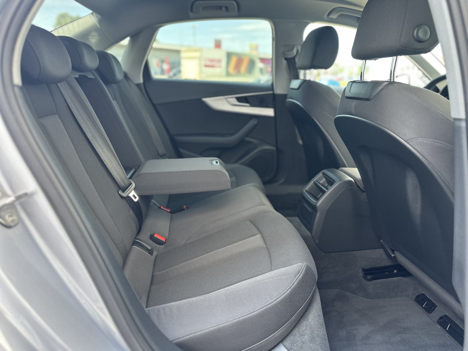 Audi A4 2,0 TDI SPORT S TRONIC/F1/LED/NAVI/TEMPOMAT/SENZORI, fotografija 12