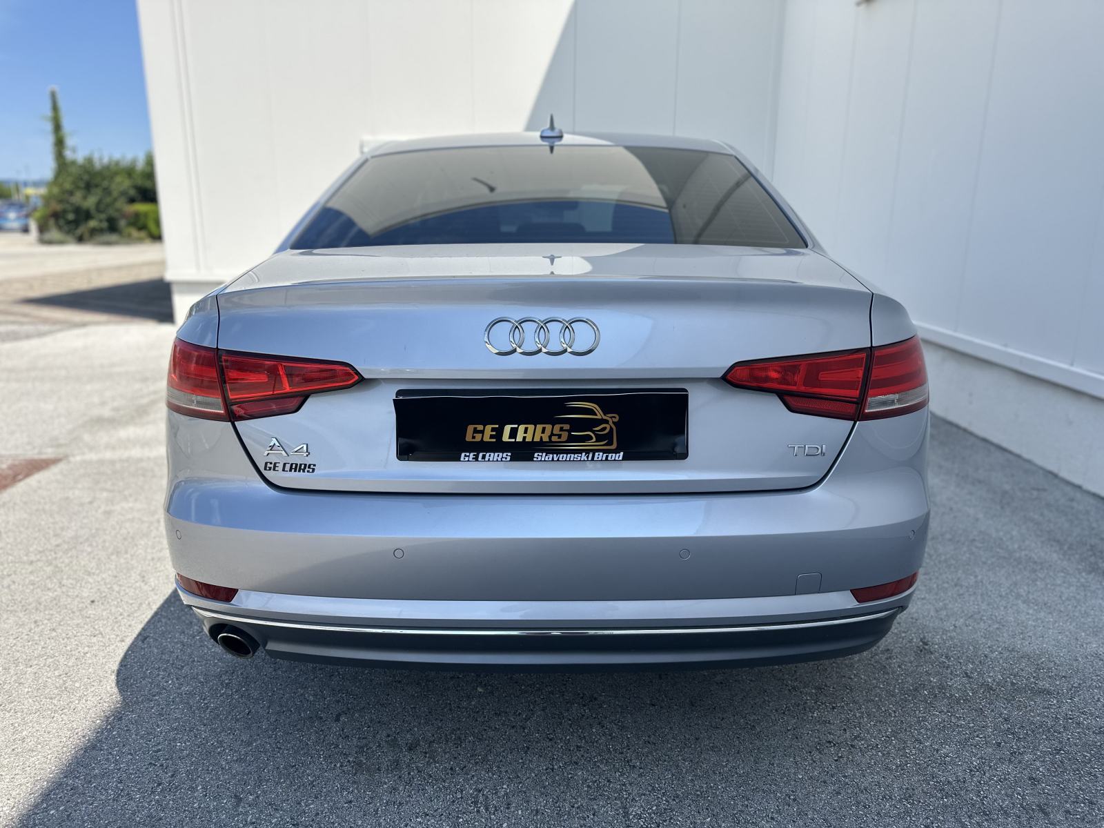 Audi A4 2,0 TDI SPORT S TRONIC/F1/LED/NAVI/TEMPOMAT/SENZORI, fotografija 4