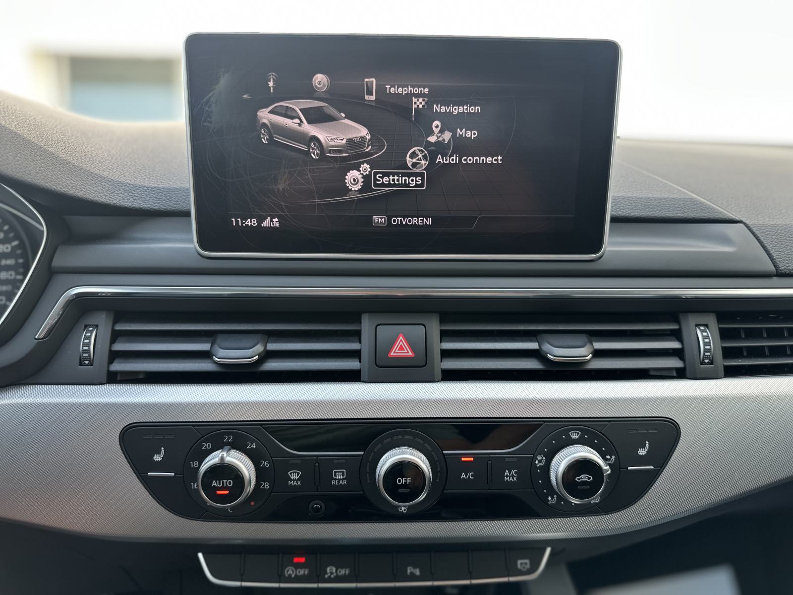 Audi A4 2,0 TDI SPORT S TRONIC/F1/LED/NAVI/TEMPOMAT/SENZORI, fotografija 20