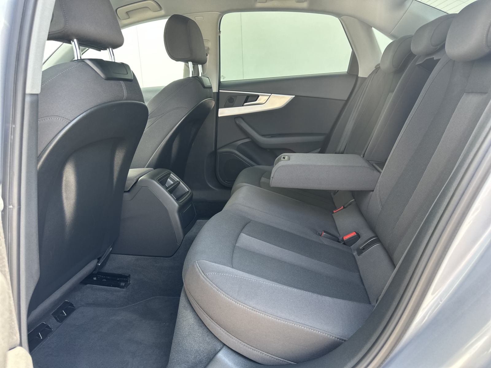 Audi A4 2,0 TDI SPORT S TRONIC/F1/LED/NAVI/TEMPOMAT/SENZORI, fotografija 9
