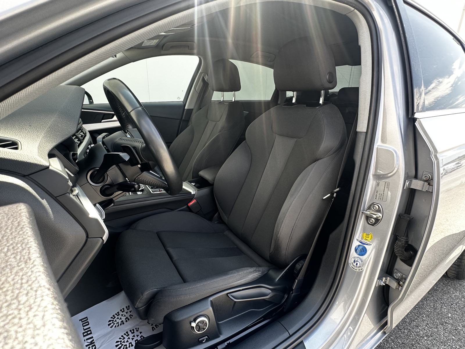 Audi A4 2,0 TDI SPORT S TRONIC/F1/LED/NAVI/TEMPOMAT/SENZORI, fotografija 8