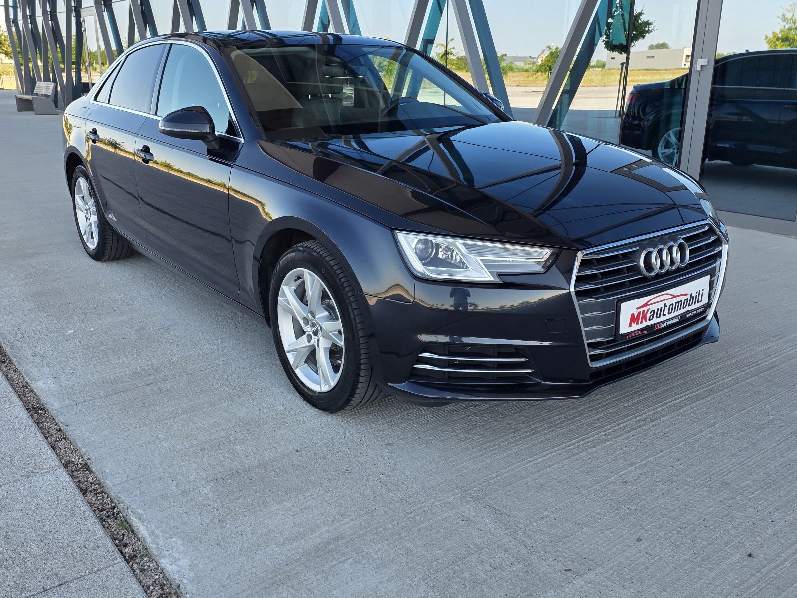 Audi A4 2,0 TDI,VIRTUAL, ALU,NAVI,XENON,172 T.K.M, fotografija 3