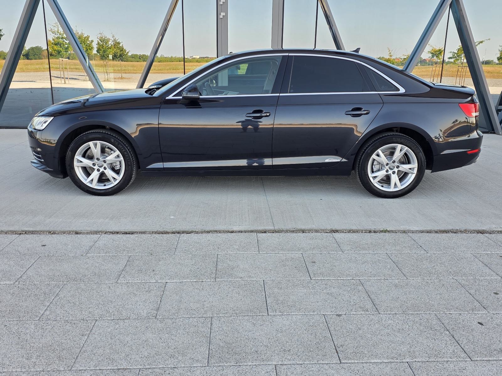 Audi A4 2,0 TDI,VIRTUAL, ALU,NAVI,XENON,172 T.K.M, fotografija 6