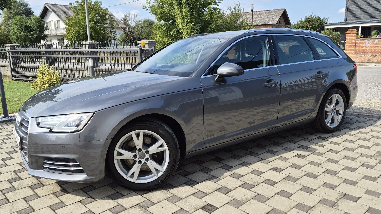 Audi A4 2,0 TDI - VRHUNSKO STANJE - VIRTUAL - NAVIGACIJA -, fotografija 6