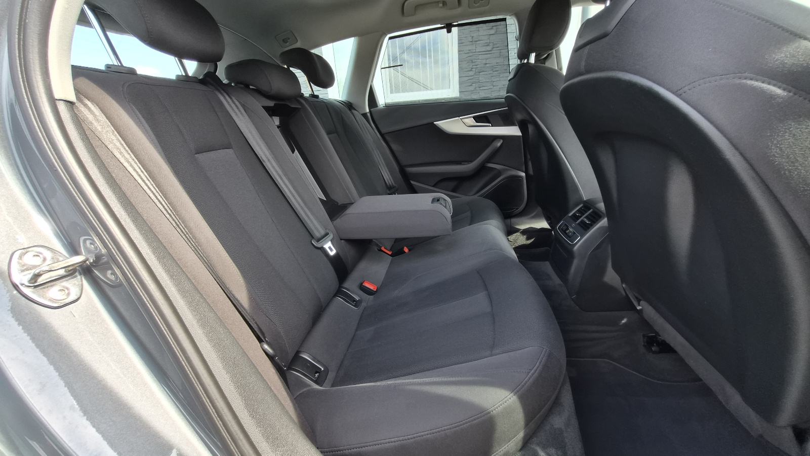 Audi A4 2,0 TDI - VRHUNSKO STANJE - VIRTUAL - NAVIGACIJA -, fotografija 14