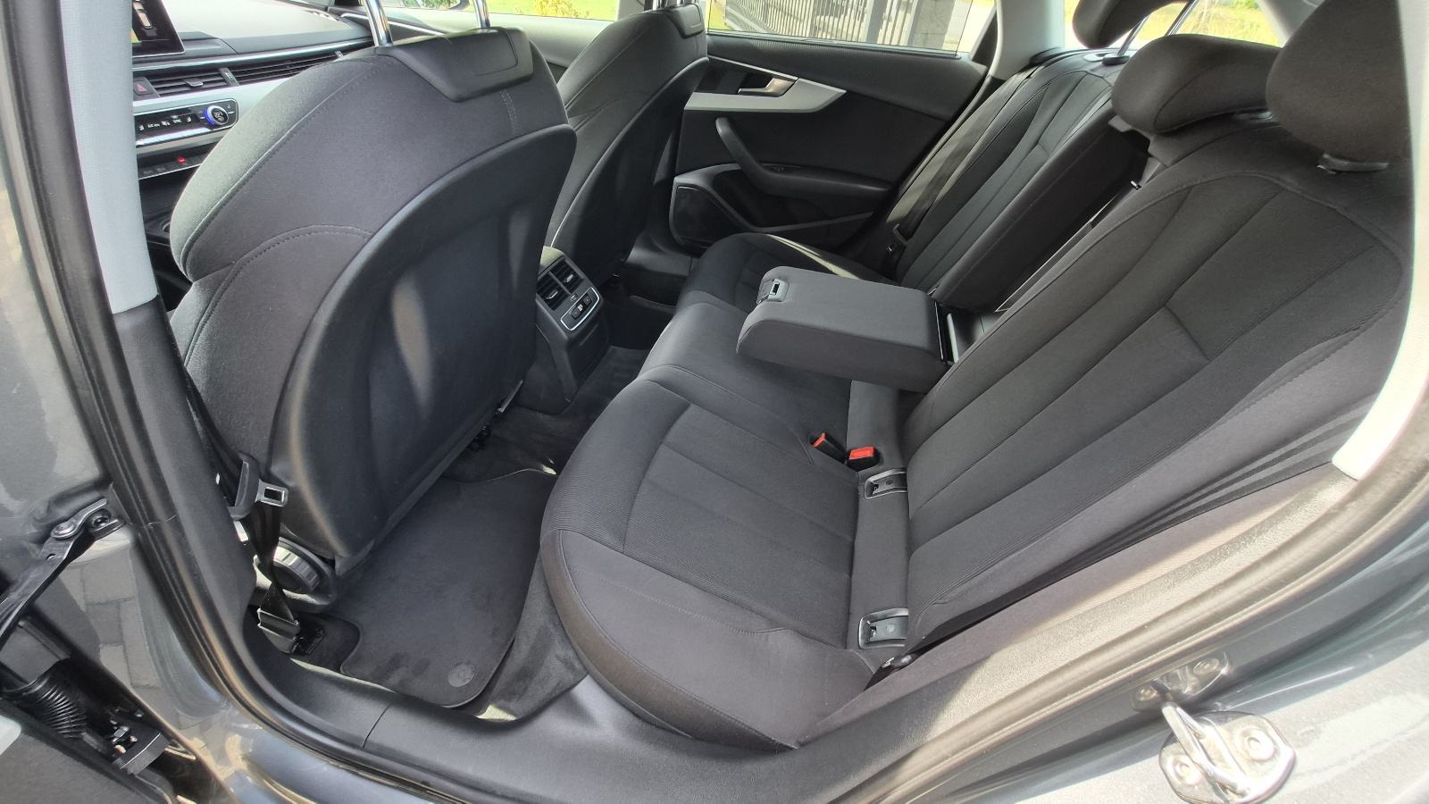 Audi A4 2,0 TDI - VRHUNSKO STANJE - VIRTUAL - NAVIGACIJA -, fotografija 16