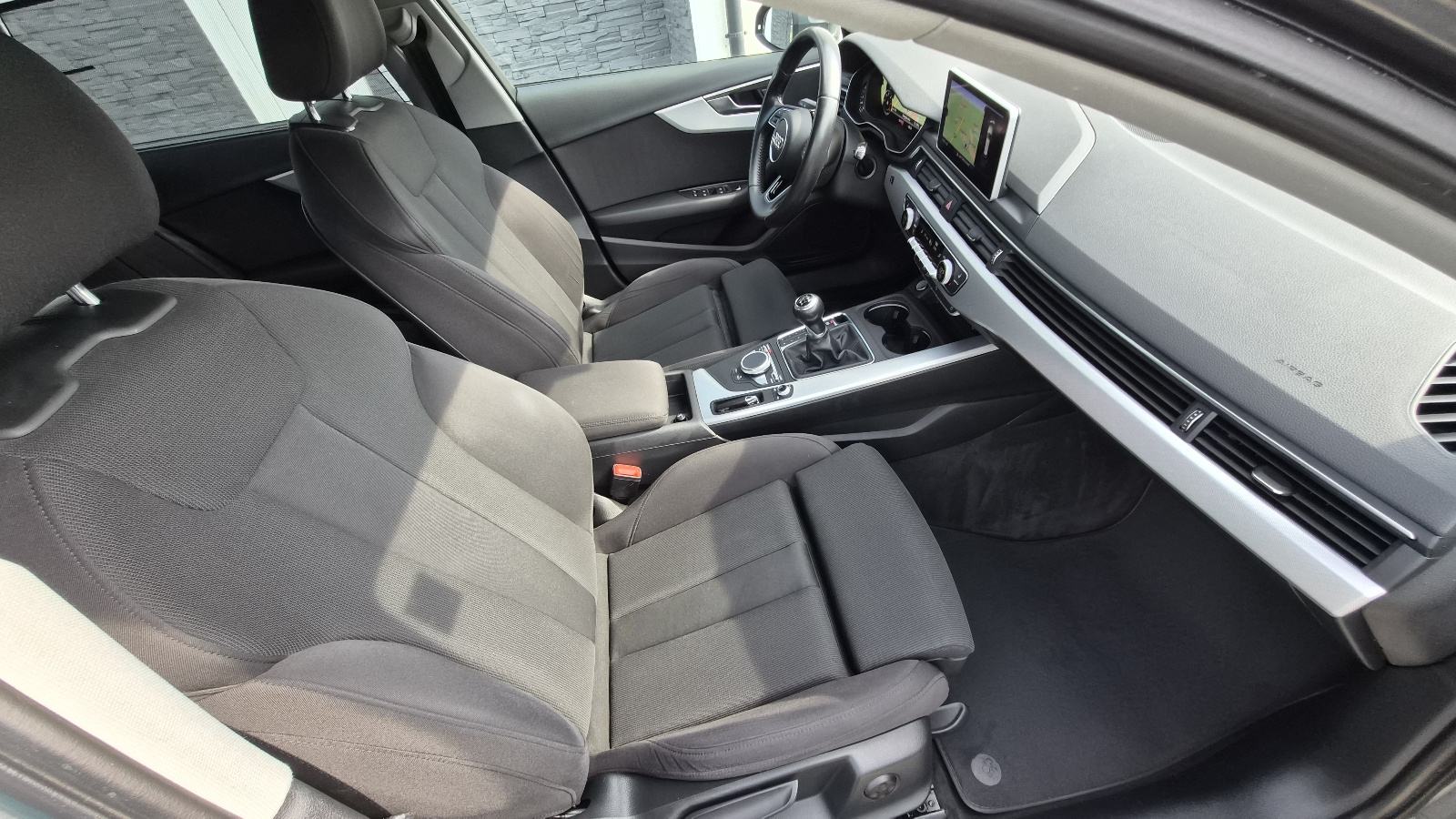 Audi A4 2,0 TDI - VRHUNSKO STANJE - VIRTUAL - NAVIGACIJA -, fotografija 13