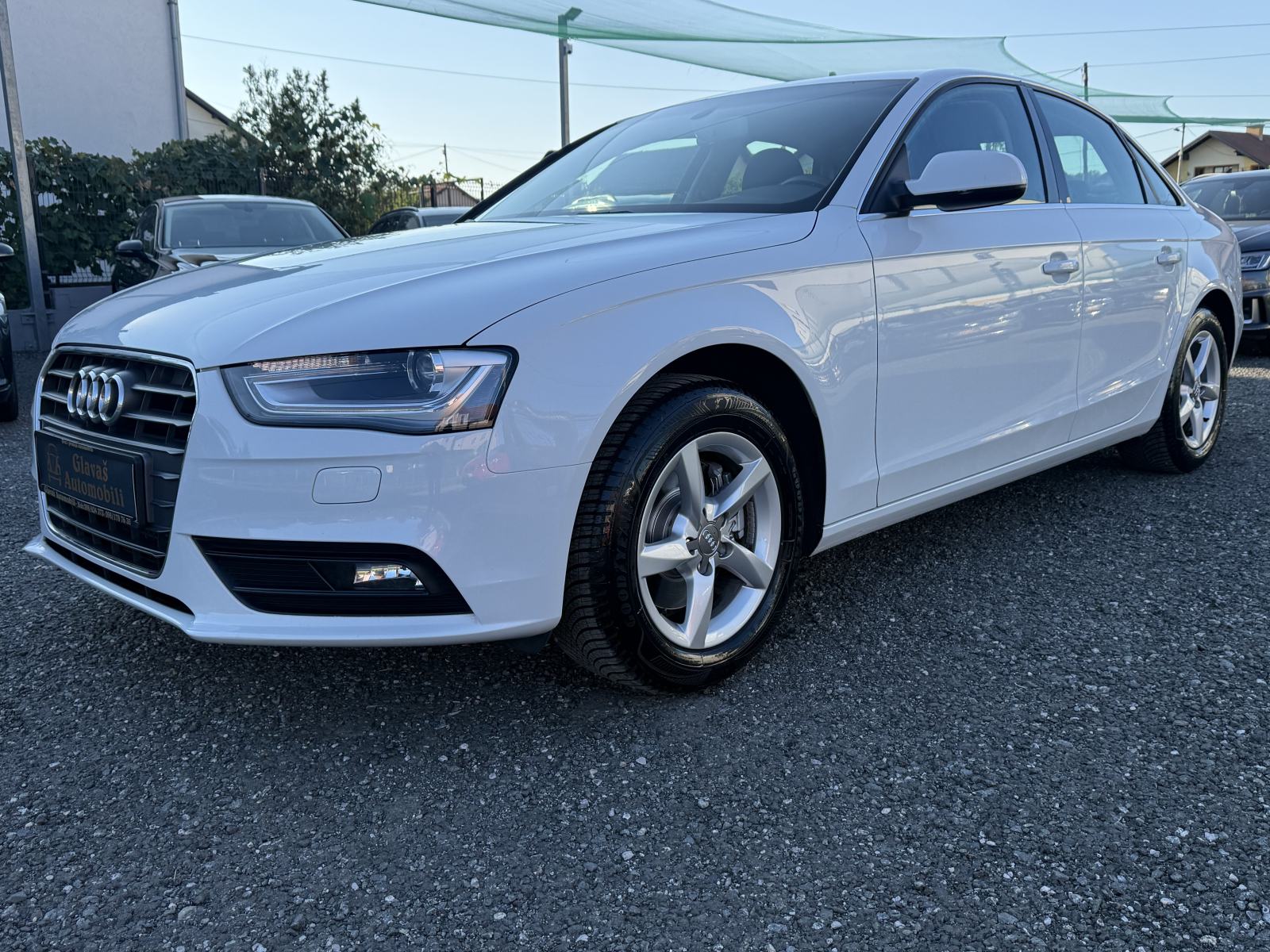 Audi A4 2,0 TDI XENON,NAVI,LED,NOVE GUME,SERVISNA,TOP STANJE!!!, fotografija 3