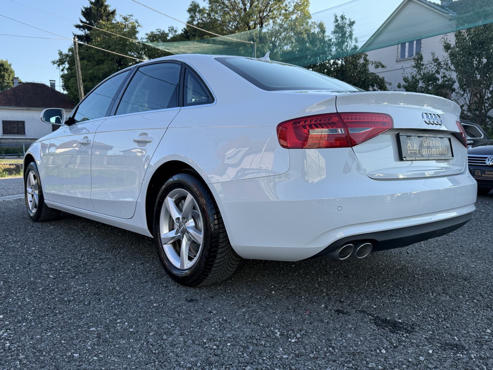 Audi A4 2,0 TDI XENON,NAVI,LED,NOVE GUME,SERVISNA,TOP STANJE!!!, fotografija 5