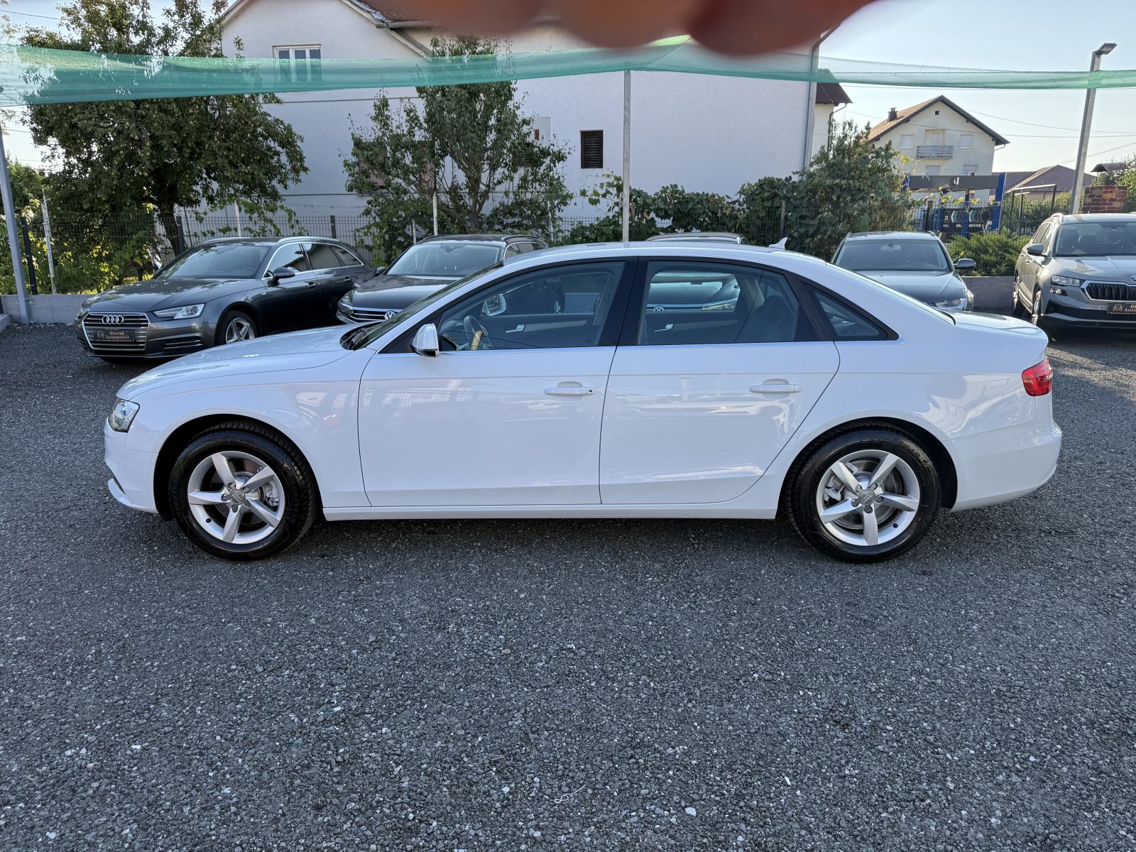 Audi A4 2,0 TDI XENON,NAVI,LED,NOVE GUME,SERVISNA,TOP STANJE!!!, fotografija 4