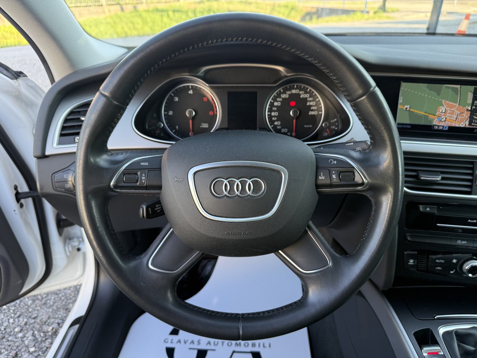 Audi A4 2,0 TDI XENON,NAVI,LED,NOVE GUME,SERVISNA,TOP STANJE!!!, fotografija 10