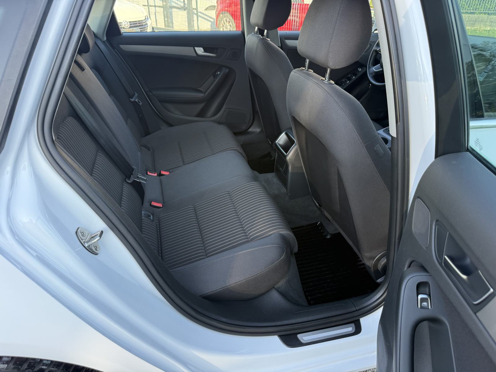 Audi A4 2,0 TDI XENON,NAVI,LED,NOVE GUME,SERVISNA,TOP STANJE!!!, fotografija 18
