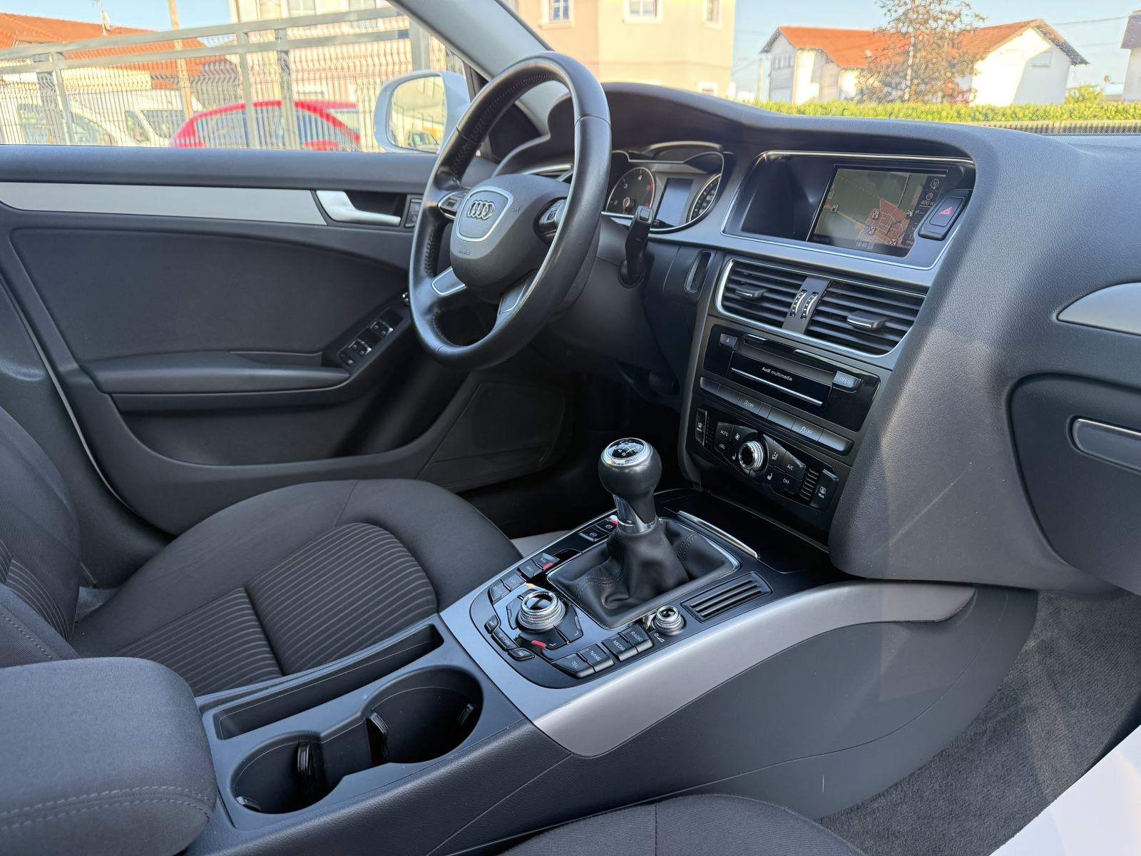 Audi A4 2,0 TDI XENON,NAVI,LED,NOVE GUME,SERVISNA,TOP STANJE!!!, fotografija 16