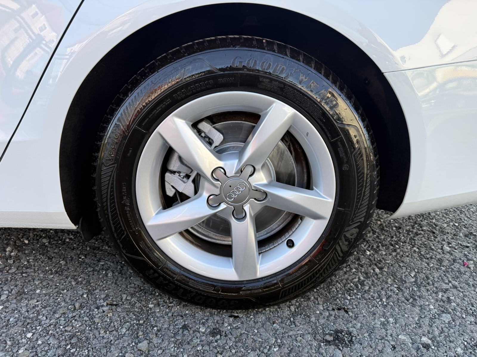Audi A4 2,0 TDI XENON,NAVI,LED,NOVE GUME,SERVISNA,TOP STANJE!!!, fotografija 20