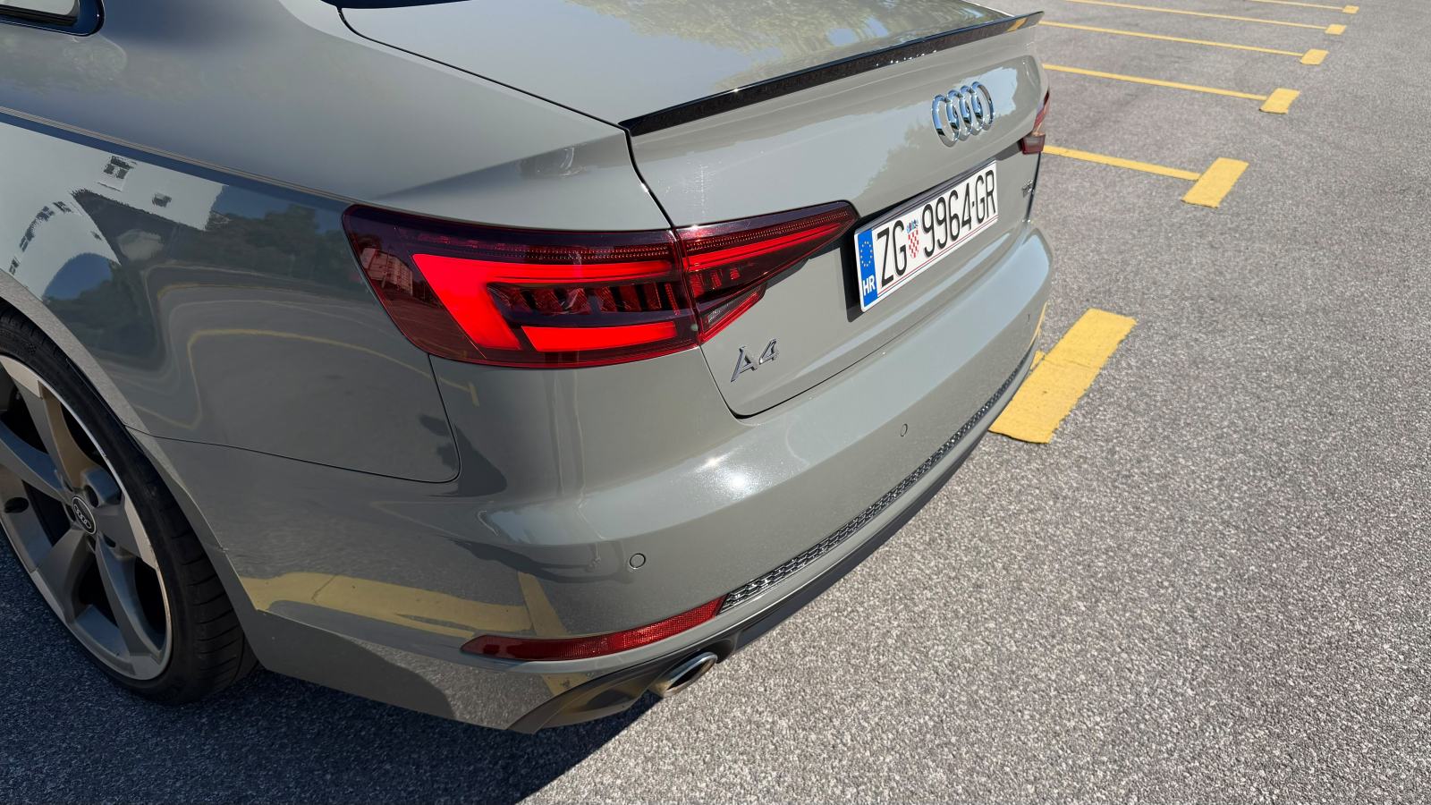 Audi A4 2,0 TDI3x S-Line Black Edition / Kupljen nov u RH / 1. vlasnik, fotografija 9