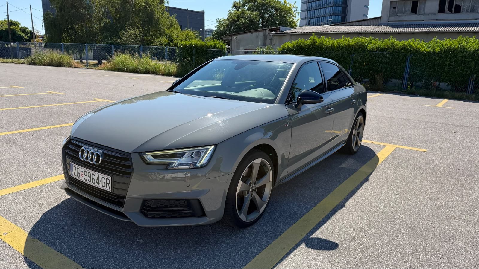 Audi A4 2,0 TDI3x S-Line Black Edition / Kupljen nov u RH / 1. vlasnik, fotografija 10