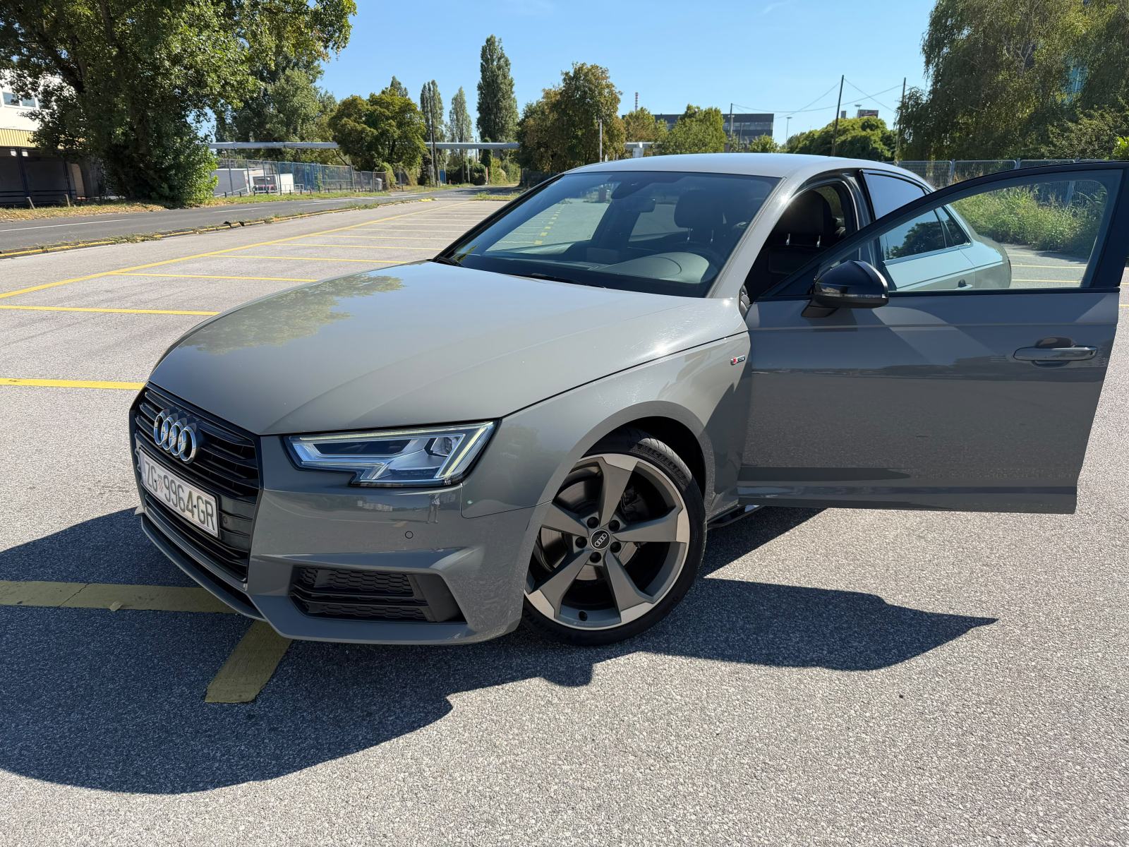 Audi A4 2,0 TDI3x S-Line Black Edition / Kupljen nov u RH / 1. vlasnik, fotografija 16