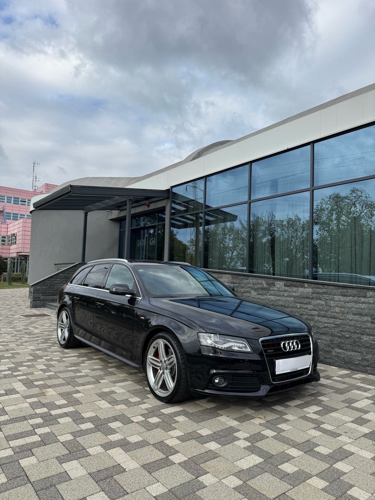 Audi A4 3,0 TDI AUTOMATIK - 176 kw - S LINE - SERVISNA - PRILIKA !!, pogled izvana - slika 1