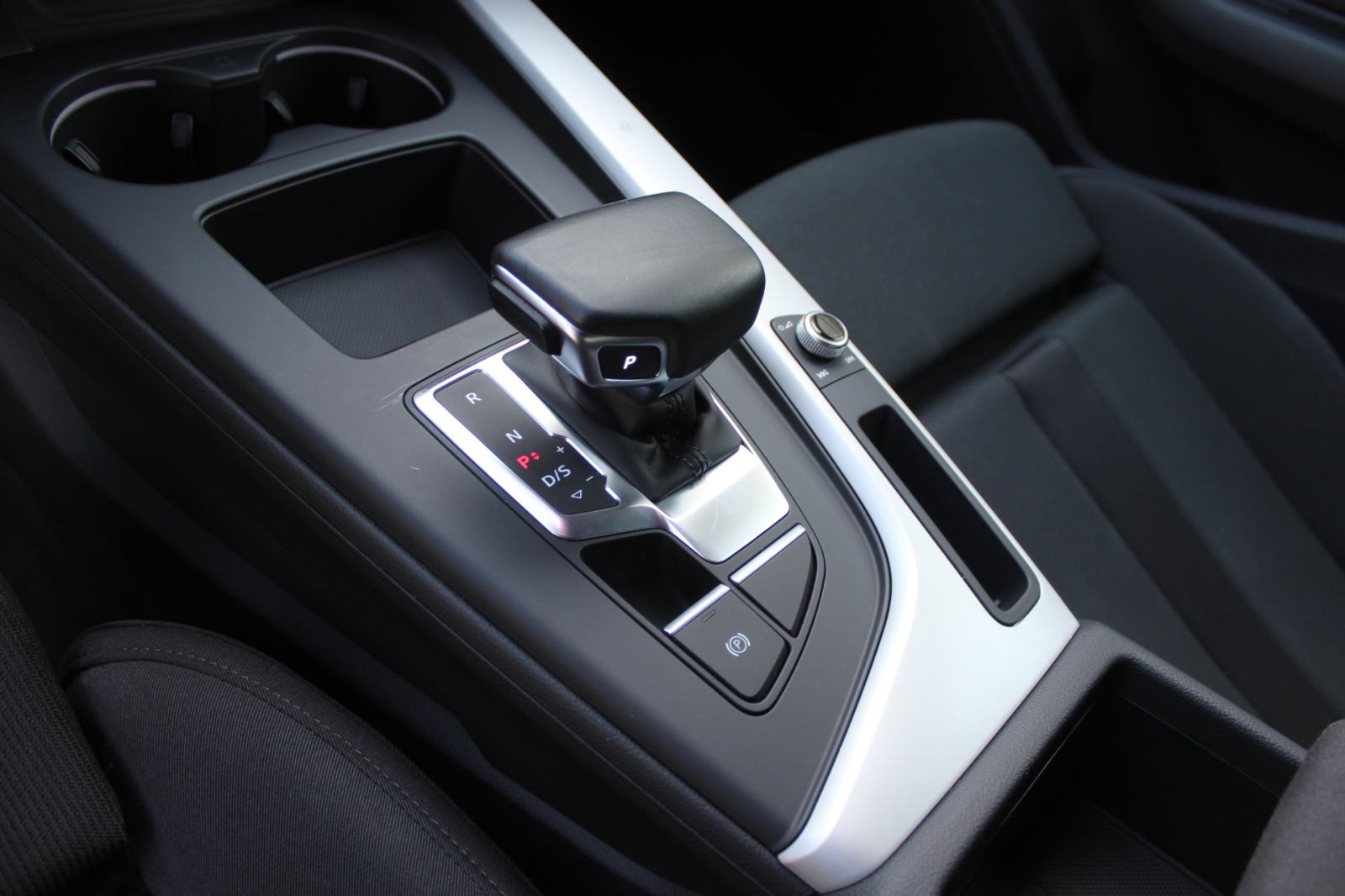 Audi A4 30 TDI AUTOMATIK, LED, NAVIGACIJA, ALU, KAMERA, GARANCIJA., fotografija 13