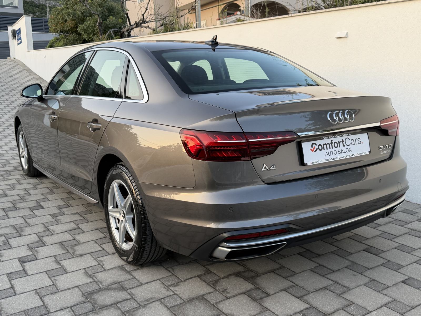 Audi A4 30TDI~S-Tronic~Kamera~Full Led~Navi~Servisna~Jamstvo, fotografija 5