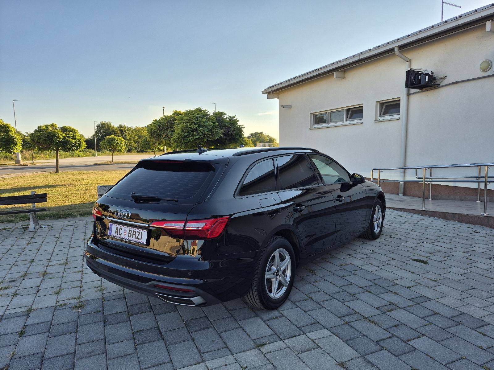 Audi A4 30 TDI automatik,Virtual, navigacija,F1,Servisna,Bi-xenon,LED, fotografija 8
