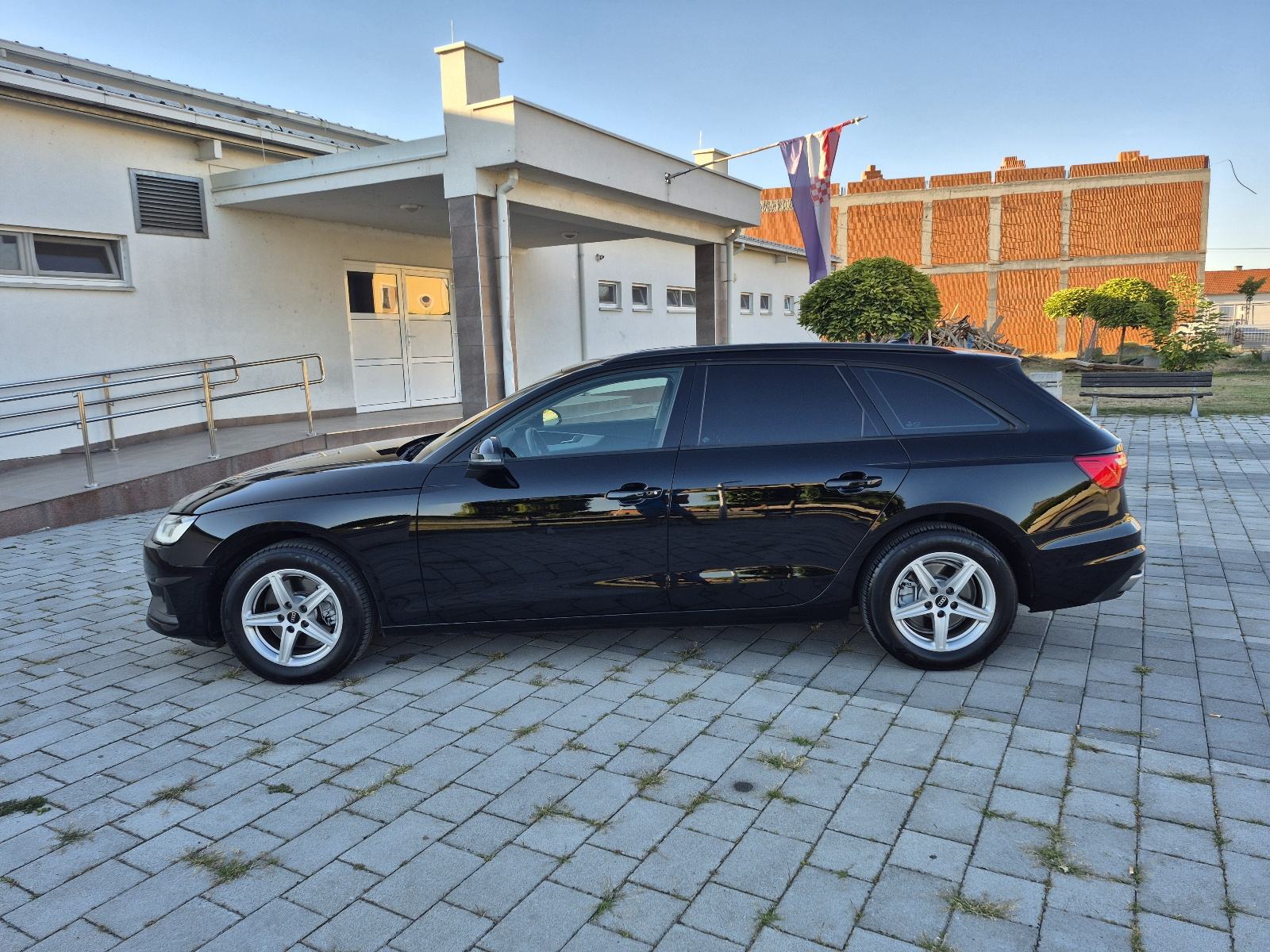 Audi A4 30 TDI automatik,Virtual, navigacija,F1,Servisna,Bi-xenon,LED, fotografija 4