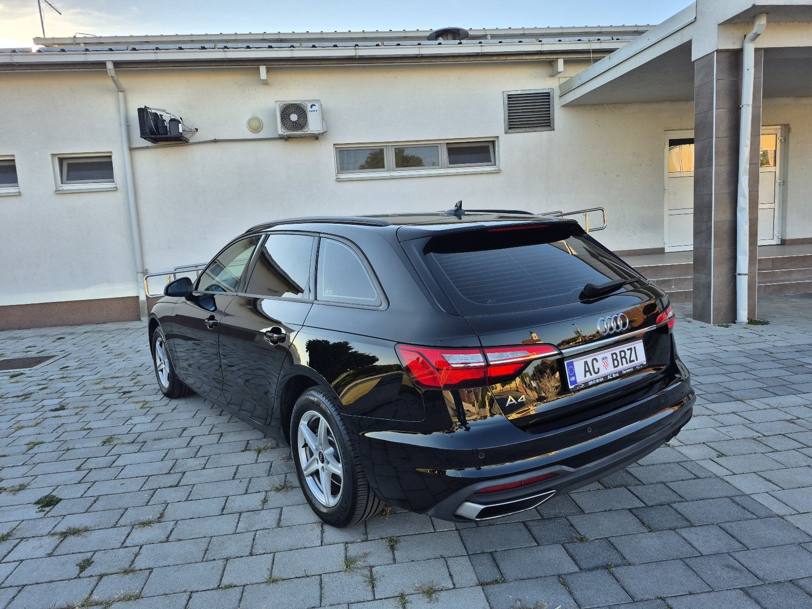 Audi A4 30 TDI automatik,Virtual, navigacija,F1,Servisna,Bi-xenon,LED, fotografija 6