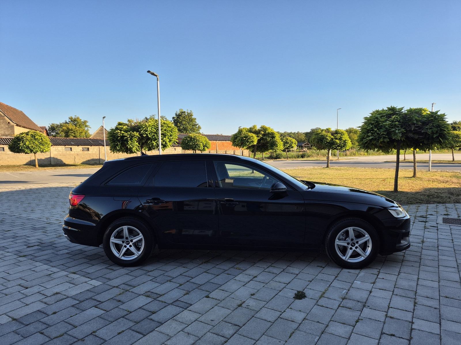 Audi A4 30 TDI automatik,Virtual, navigacija,F1,Servisna,Bi-xenon,LED, fotografija 10