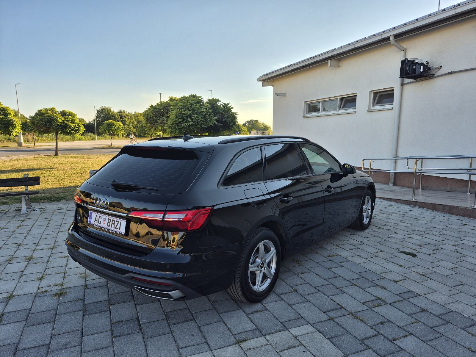 Audi A4 30 TDI automatik,Virtual, navigacija,F1,Servisna,Bi-xenon,LED, fotografija 11